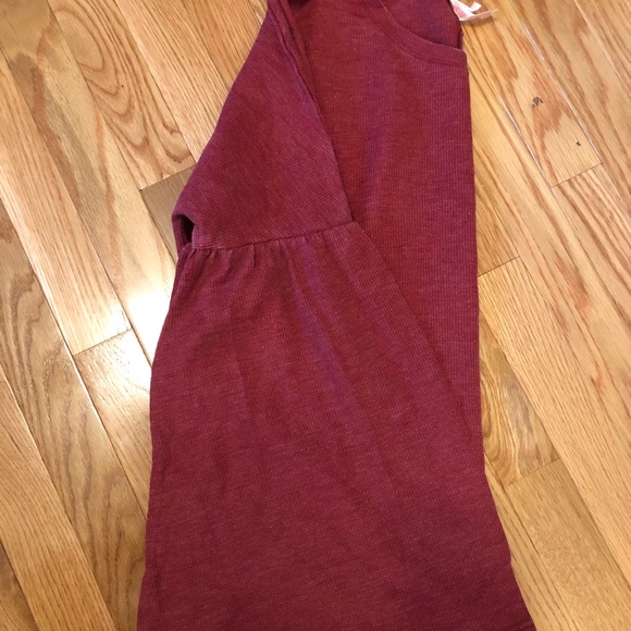 Red bell sleeve top - Picture 3 of 3